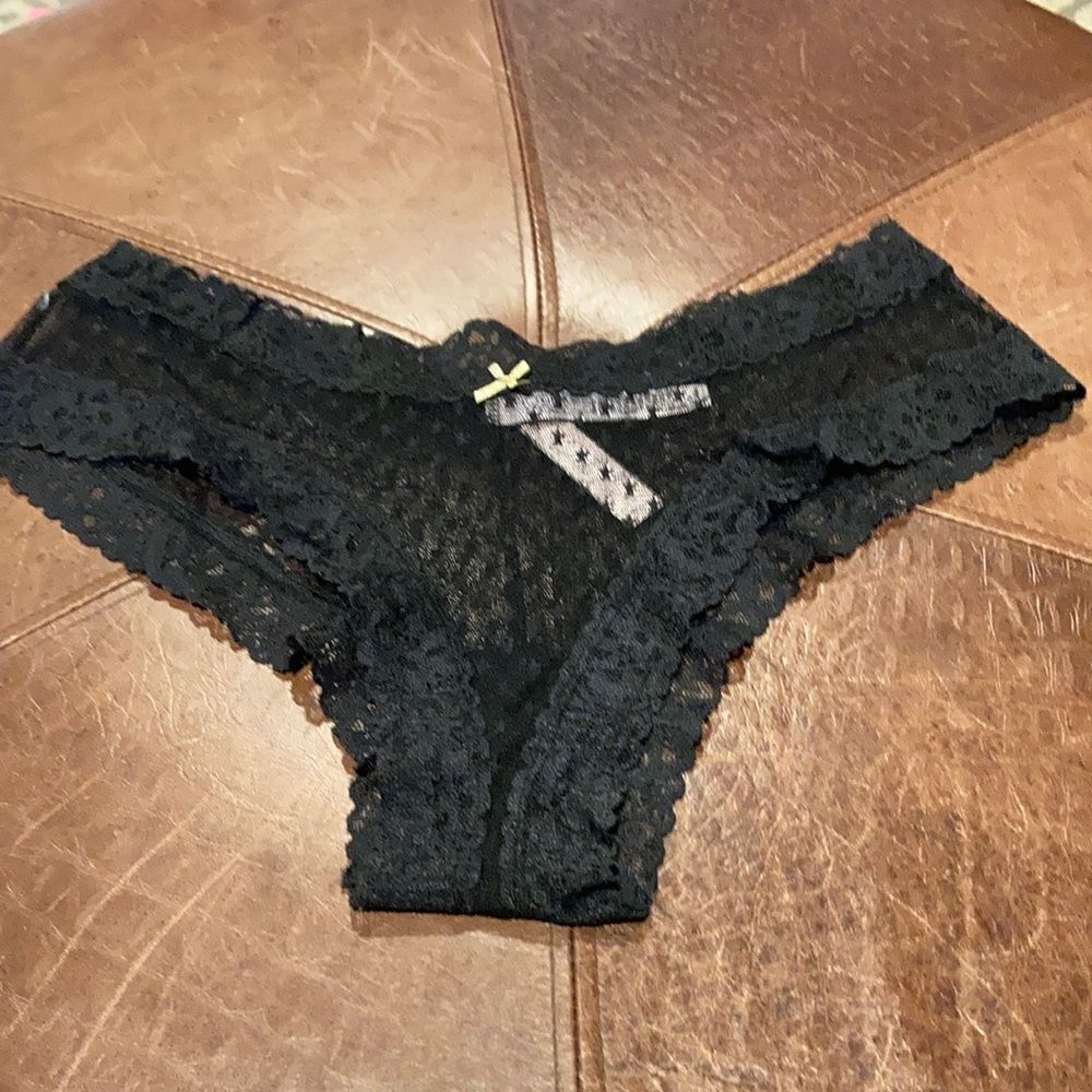 VICTORIA’S SECRET Cheeky Lace Panty Black XL NWT